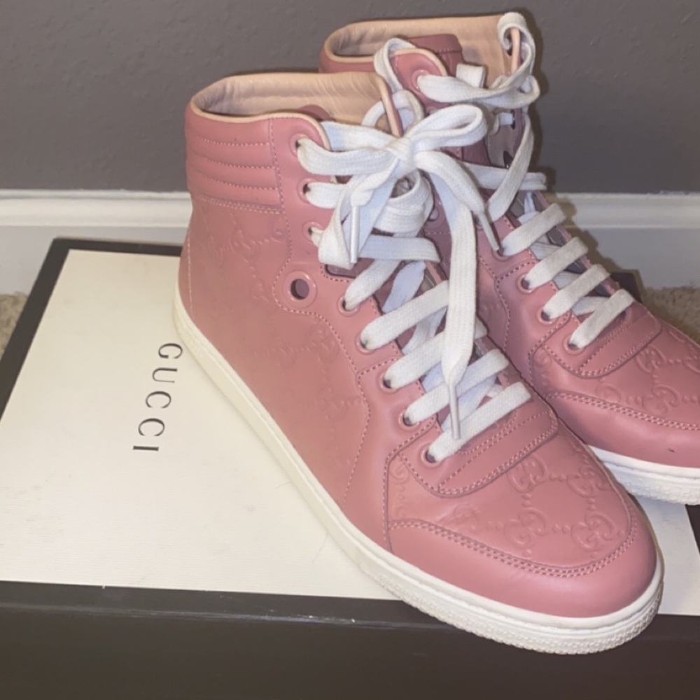 Authentic leather Gucci sneakers